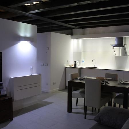 אולות Apartaments Y Habitacions Entre Volcans מראה חיצוני תמונה